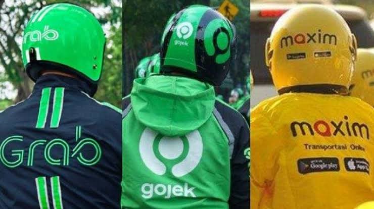 Mitra atau Pekerja? Mengurai Benang Kusut Status Hukum Driver Ojek Online di Ekonomi Gig